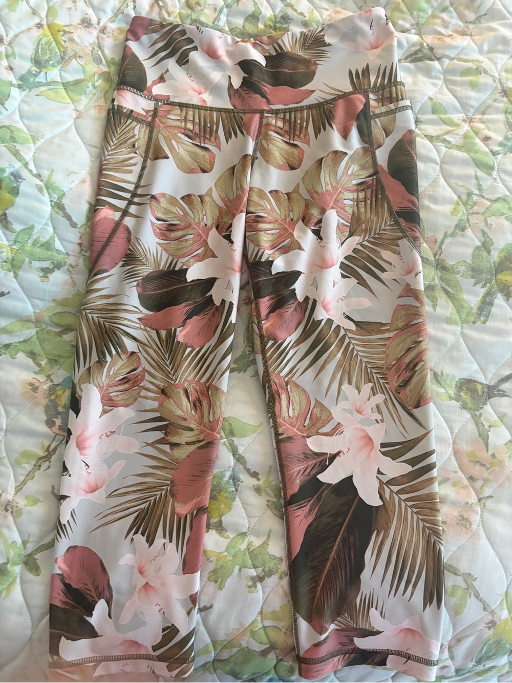 Old Navy PowerSoft Capri Leggings Floral Palm Leaf Print Activewear Tan Green L